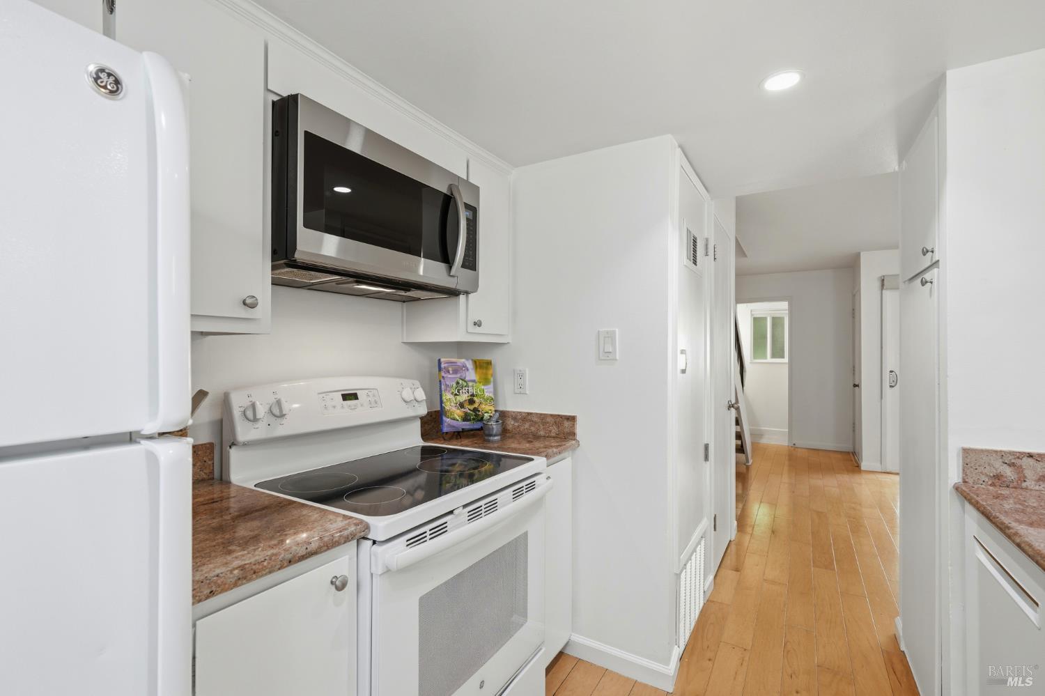 245 Roundtree Way San Rafael, CA 94903 - Photo 8 of 26