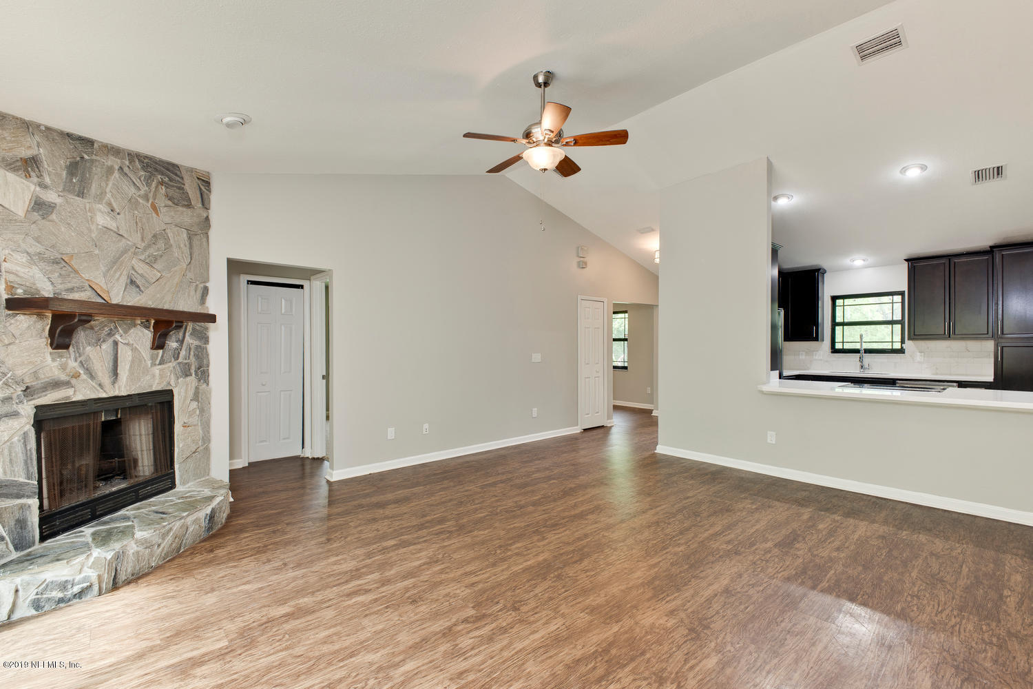 5120 Hickson Road Jacksonville, FL 32207 - Photo 4 of 36 518B24~1