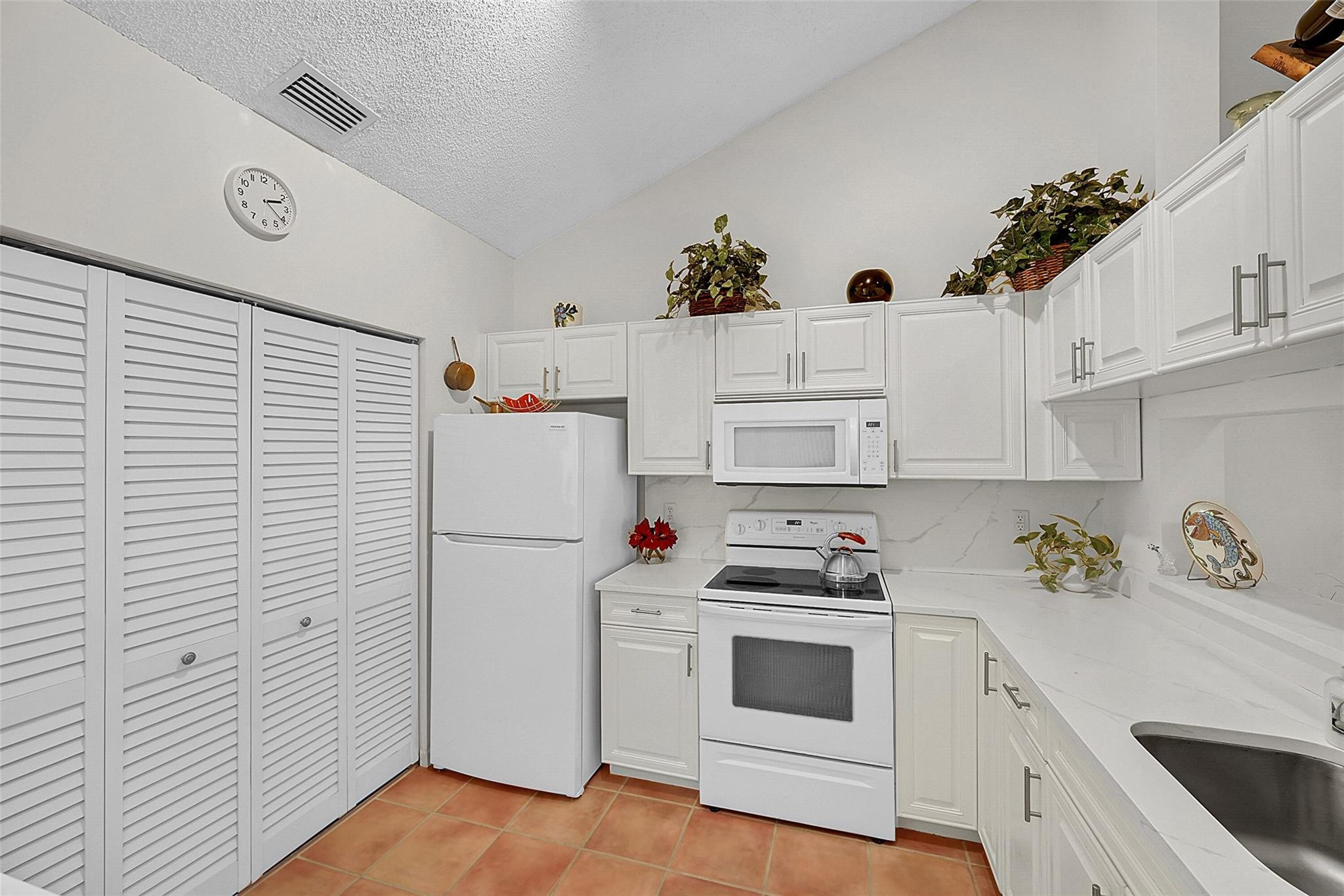 415 Buttonwood Place Boca Raton, FL 33431 - Photo 12 of 43 Photo 12