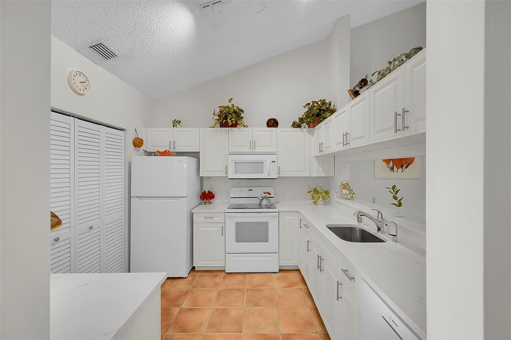 415 Buttonwood Place Boca Raton, FL 33431 - Photo 9 of 43 Photo 9