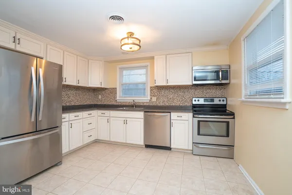 $1,995 | 15 Cranbury Road, Unit 1, Princeton Junction, NJ 08550