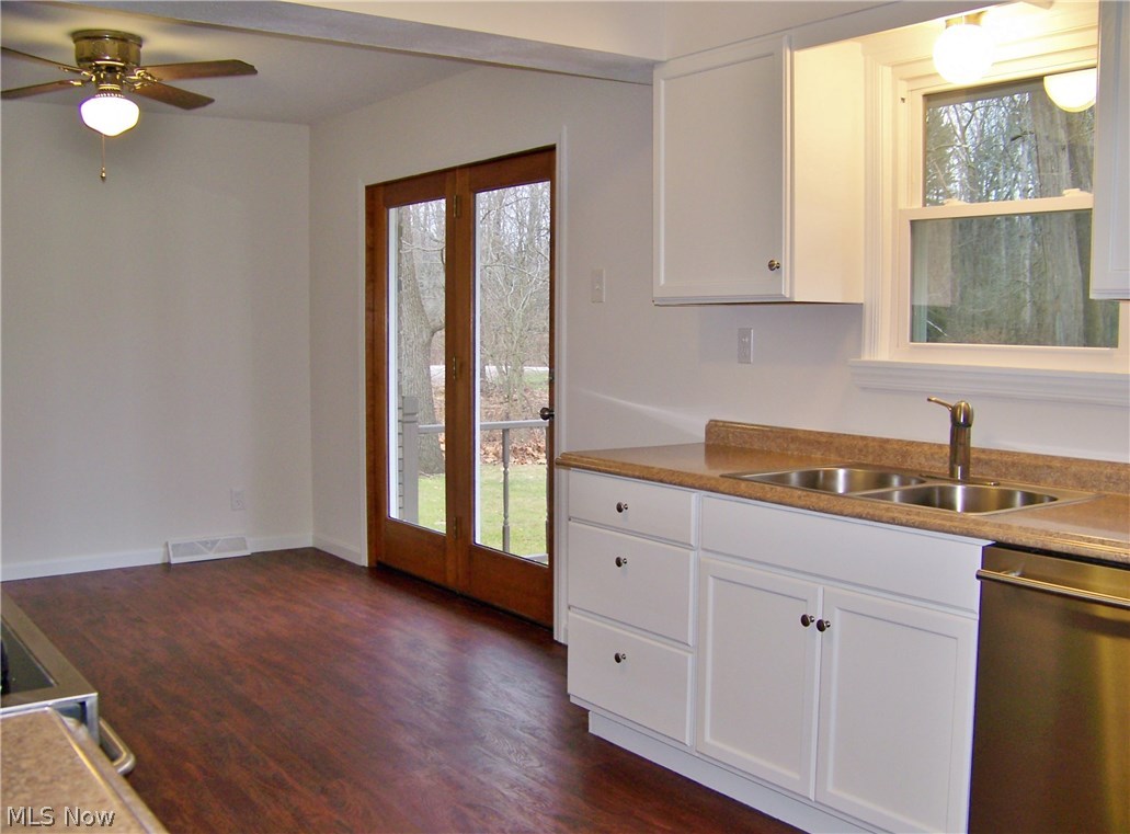 3800 Granger Road Medina, OH 44256 - Photo 5 of 14 Kitchen eating area - access to 45 X 19 deck