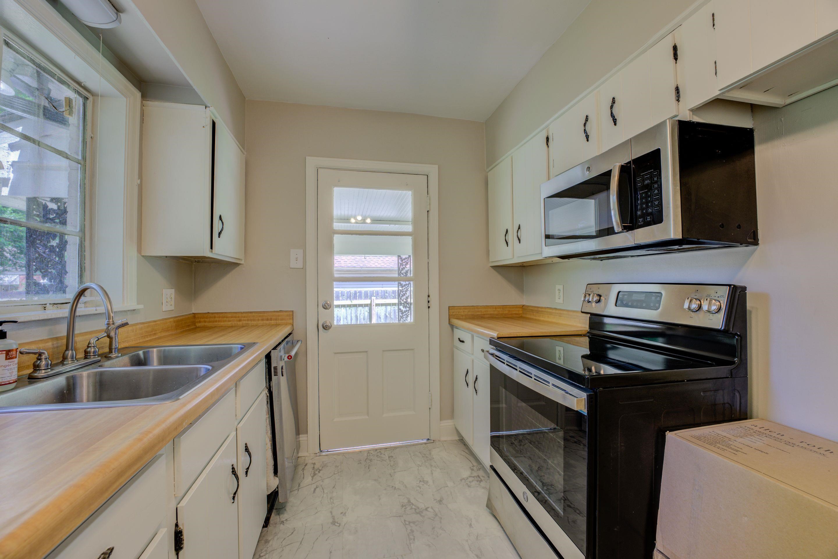 4708 Chip Road Memphis, TN 38117 - Photo 19 of 21 a kitchen with stainless steel appliances granite countertop a sink stove and microwave