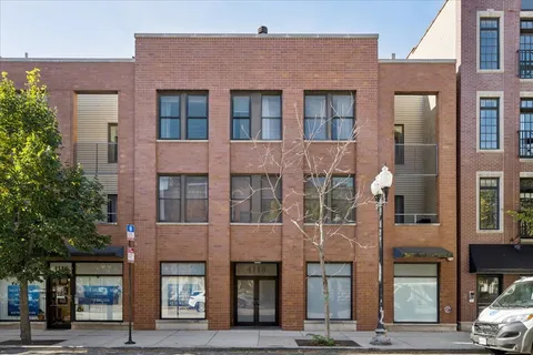 $475,000 | 4118 North Lincoln Avenue, Unit 202, Chicago, IL 60618