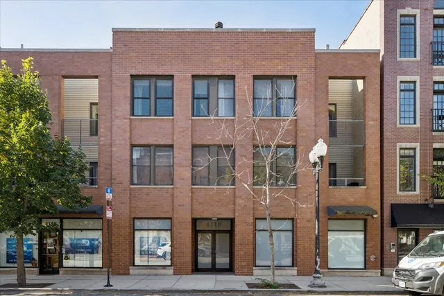 $475,000 | 4118 North Lincoln Avenue, Unit 202, Chicago, IL 60618