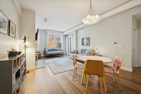 $475,000 | 4118 North Lincoln Avenue, Unit 202, Chicago, IL 60618