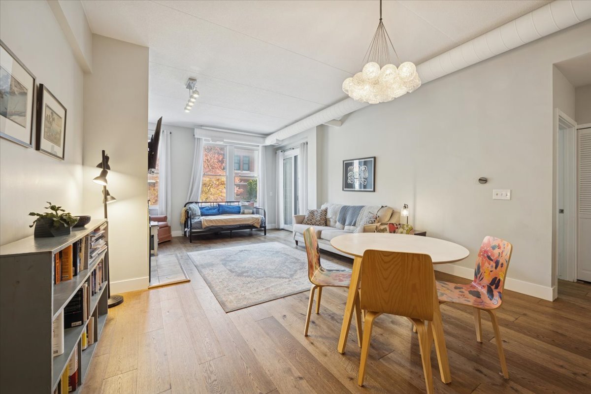 4118 North Lincoln Avenue, Unit 202 Chicago, IL 60618 - Photo 2 of 12