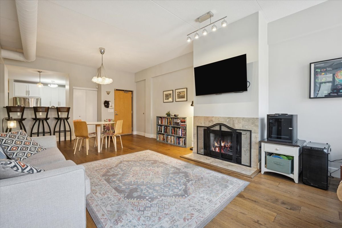 4118 North Lincoln Avenue, Unit 202 Chicago, IL 60618 - Photo 3 of 12