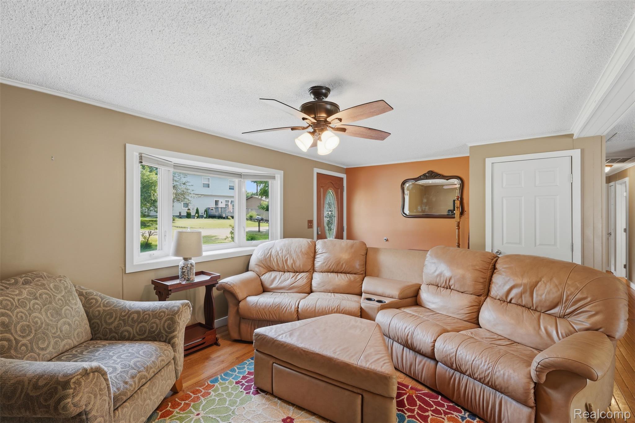 608 Snyder Road Highland, MI 48357 - Photo 4 of 22 Living Room