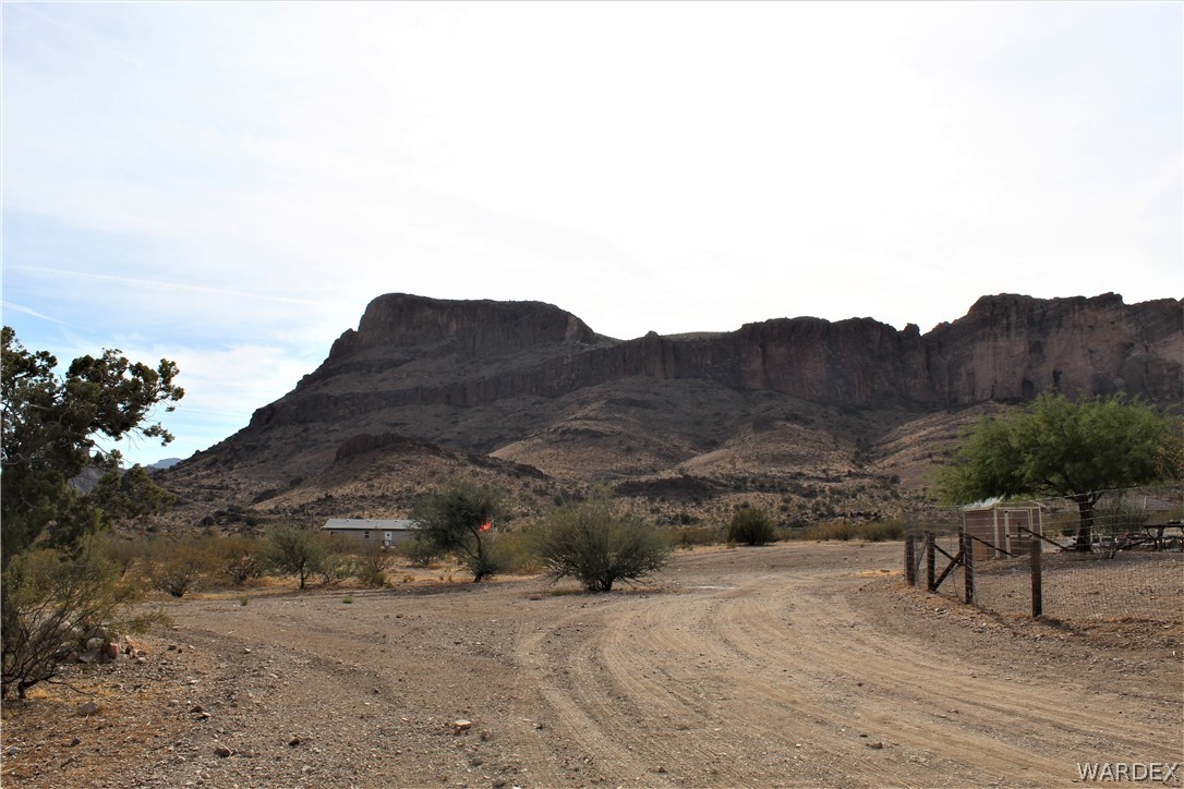 1950 Growler Road Golden Valley, AZ 86413 - Photo 22 of 42 a view of a dry yard with mountains in the background