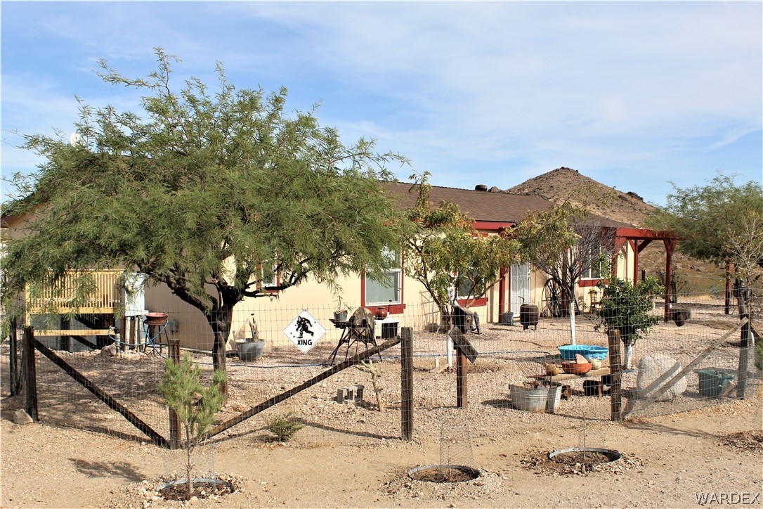1950 Growler Road Golden Valley, AZ 86413 - Photo 4 of 42 a view of a park with iron fence