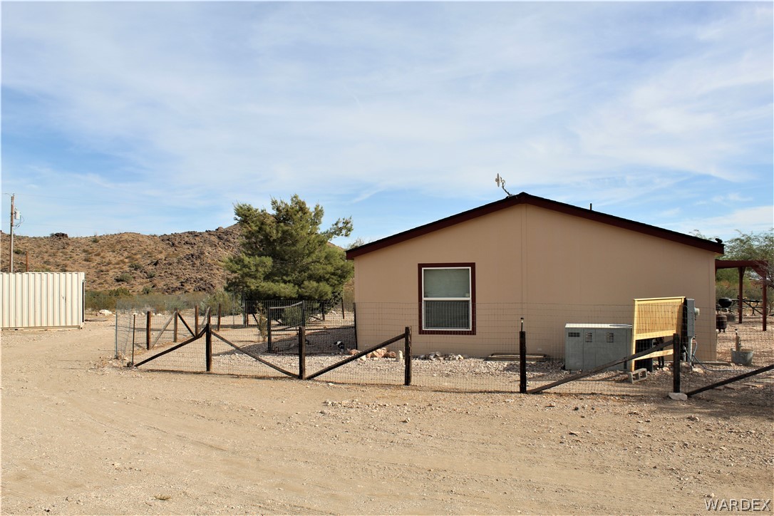 1950 Growler Road Golden Valley, AZ 86413 - Photo 5 of 42 a house with a outdoor space