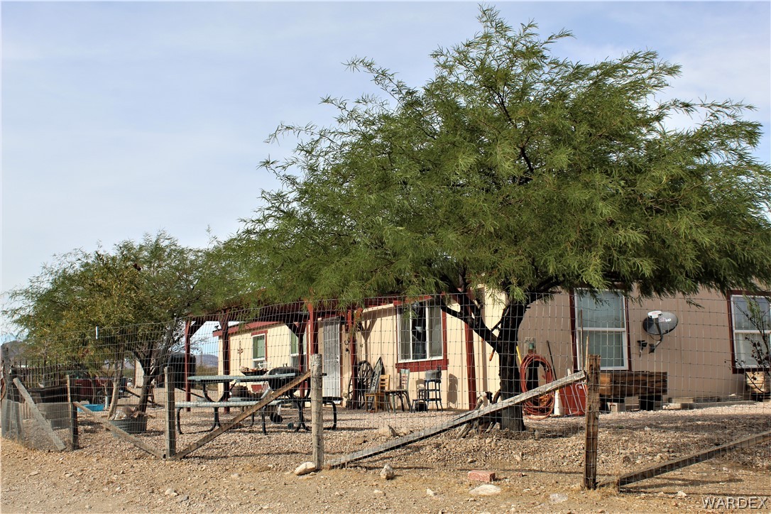 1950 Growler Road Golden Valley, AZ 86413 - Photo 10 of 42 a front view of a house with garden