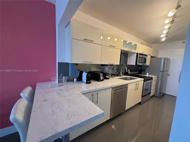 $3,500 | 100 Lincoln Road, Unit 1420, Miami Beach, FL 33139