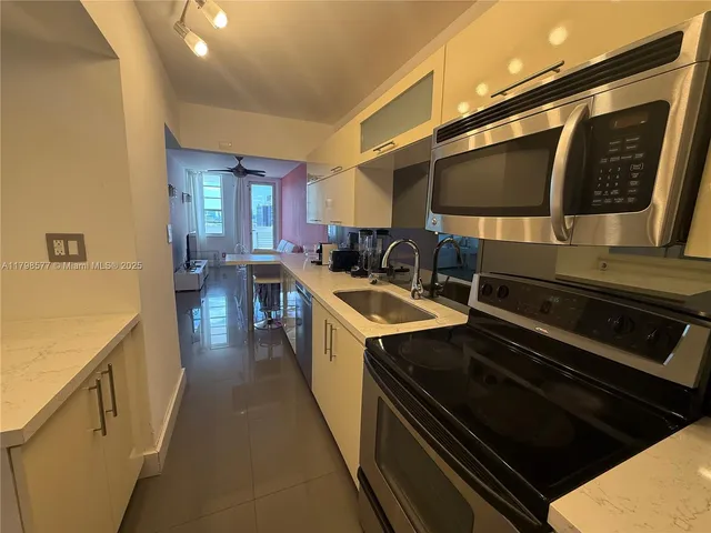 $3,500 | 100 Lincoln Road, Unit 1420, Miami Beach, FL 33139