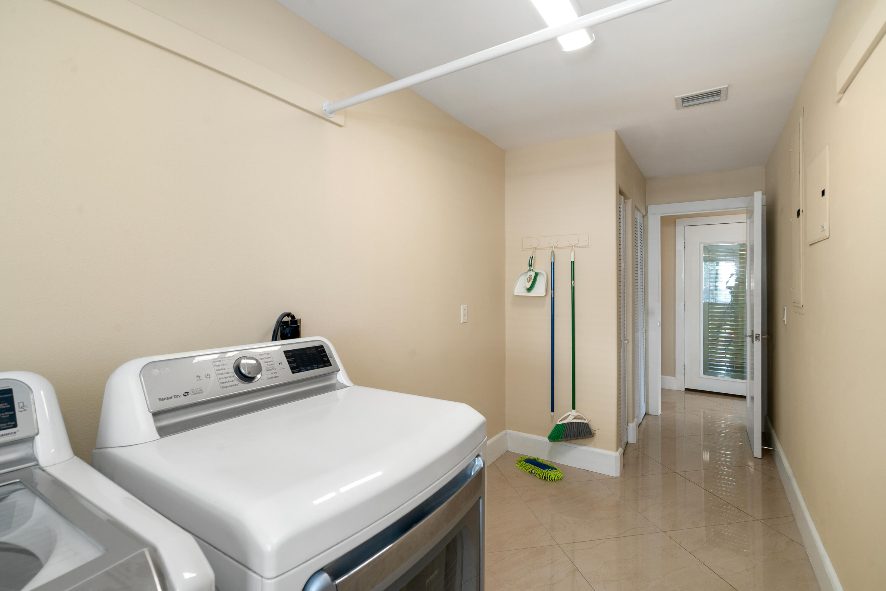 52 Andros Road Key Largo, FL 33037 - Photo 30 of 66 Laundry room