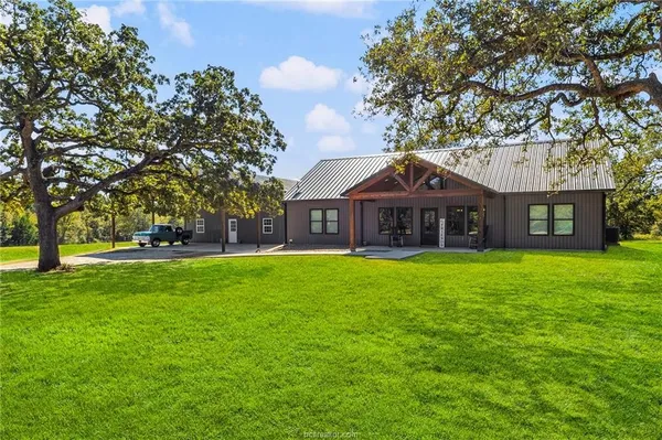 $1,350,000 | 7196 South County Road 458, Normangee, TX 77871