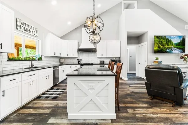 $1,350,000 | 7196 South County Road 458, Normangee, TX 77871
