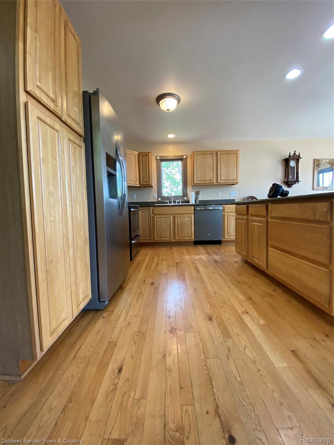 1697 North Hughes Road Howell, MI 48843 - Photo 5 of 61 KITCHEN