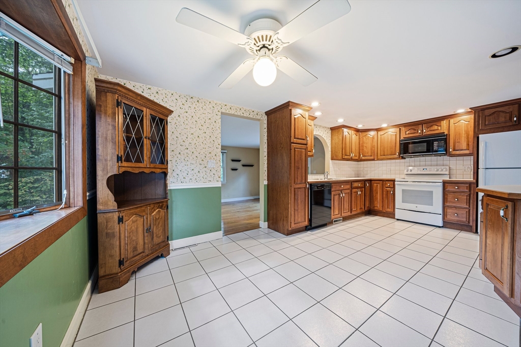 43 Jacquelyn Road Weymouth, MA 02188 - Photo 9 of 37 Gallery Image 9