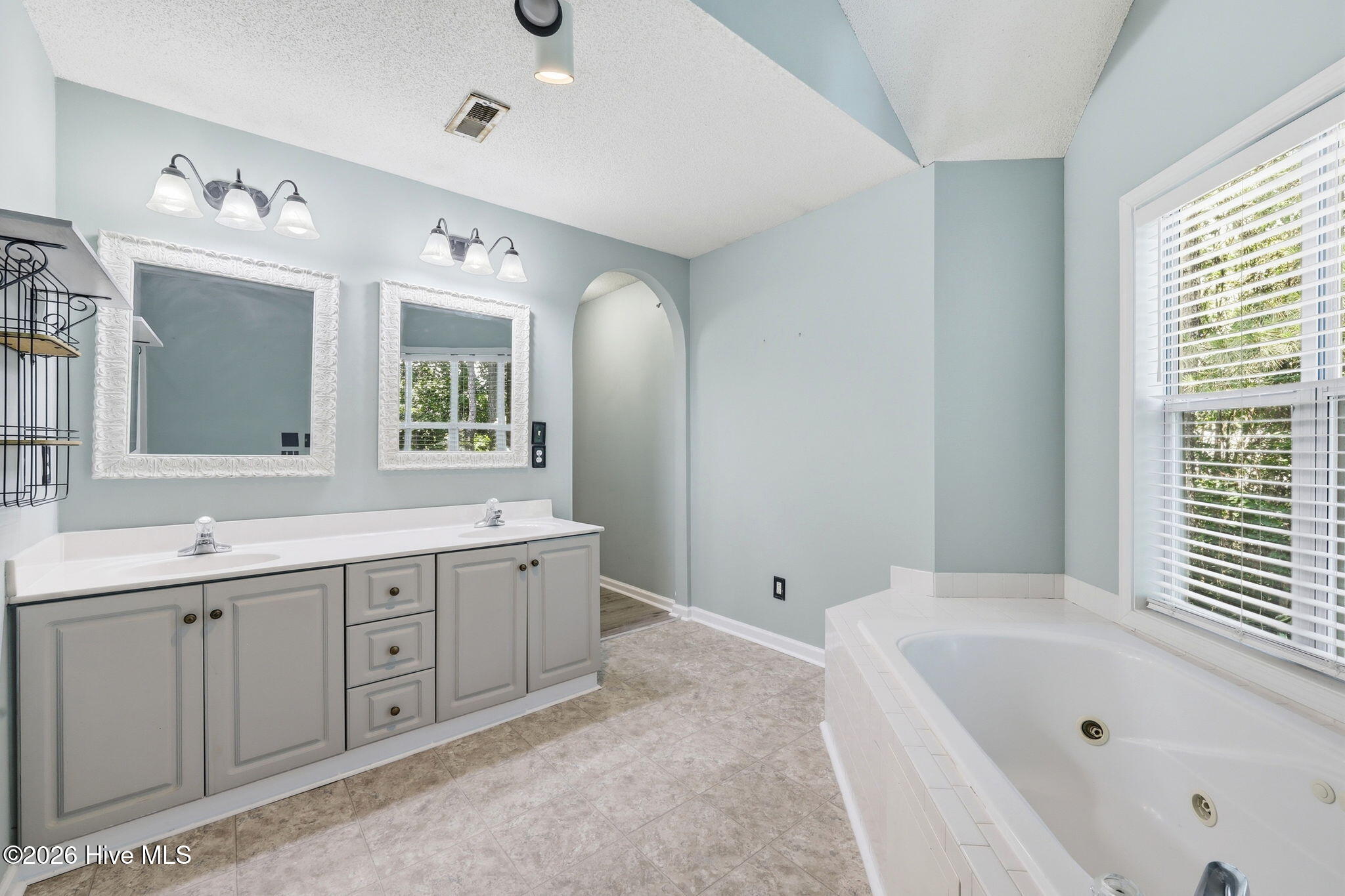 2591 Thackery Road, Unit F Greenville, NC 27858 - Photo 28 of 47
