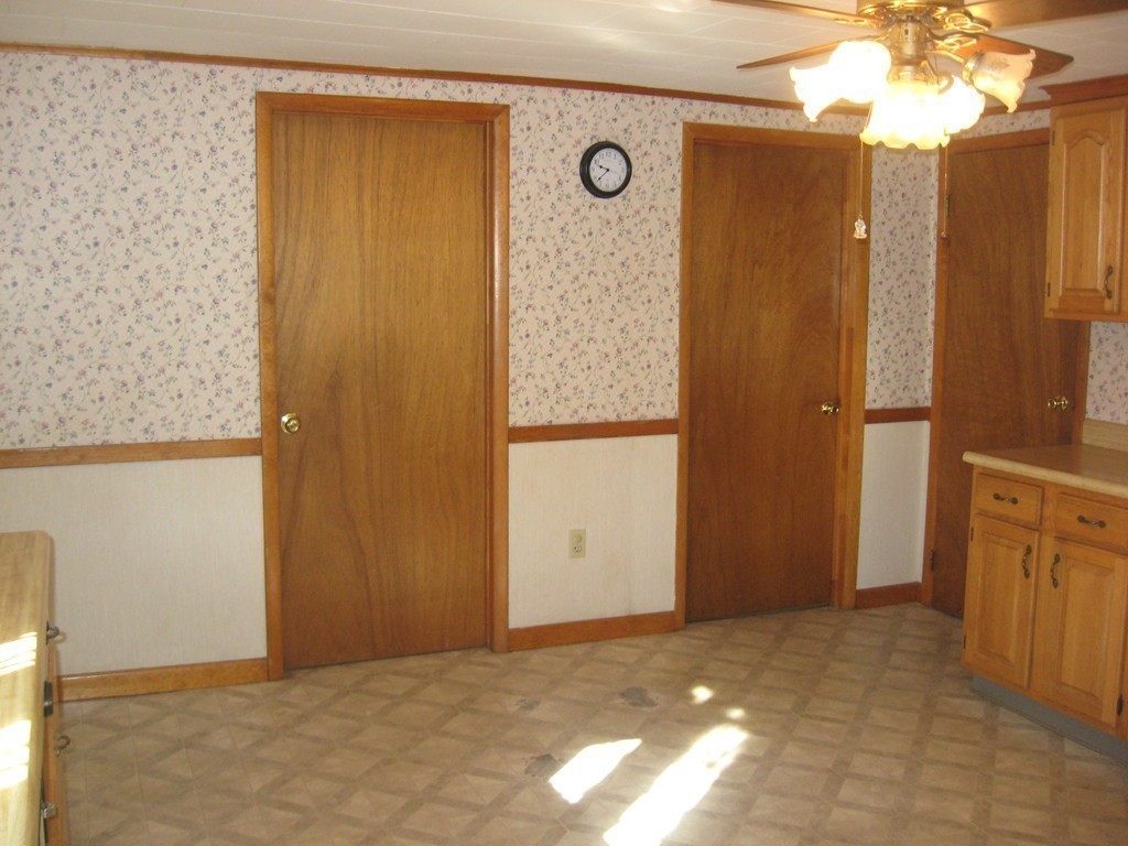 43 Chestnut Street West Springfield, MA 01089 - Photo 6 of 27 Gallery Image 6