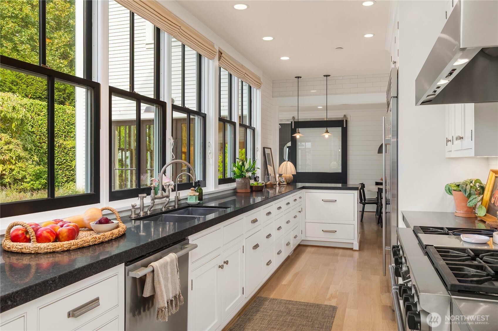 2206 Evergreen Point Road Medina, WA 98039 - Photo 14 of 39