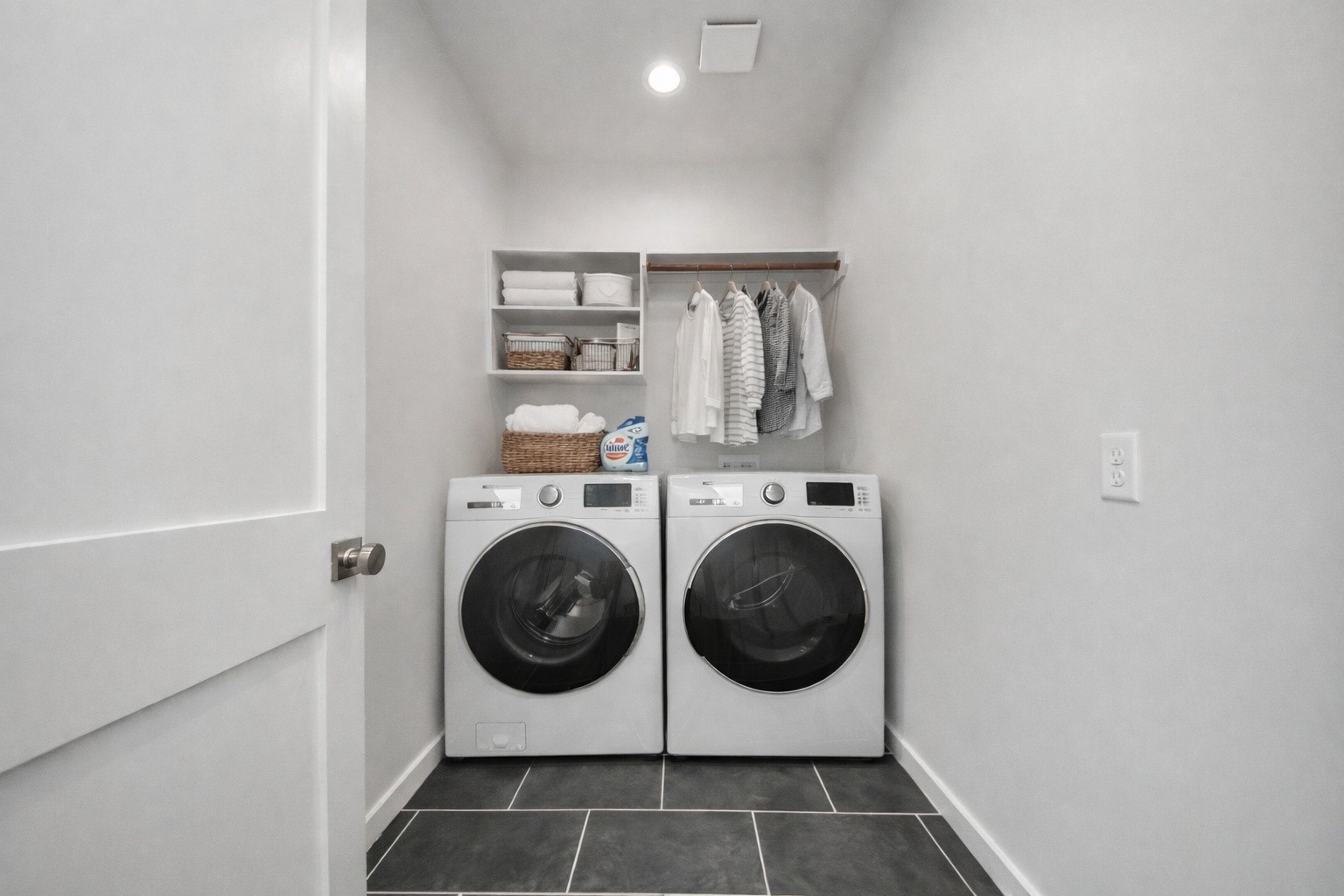 4541 Walker Street Houston, TX 77023 - Photo 20 of 24 a utility room with dryer and washer