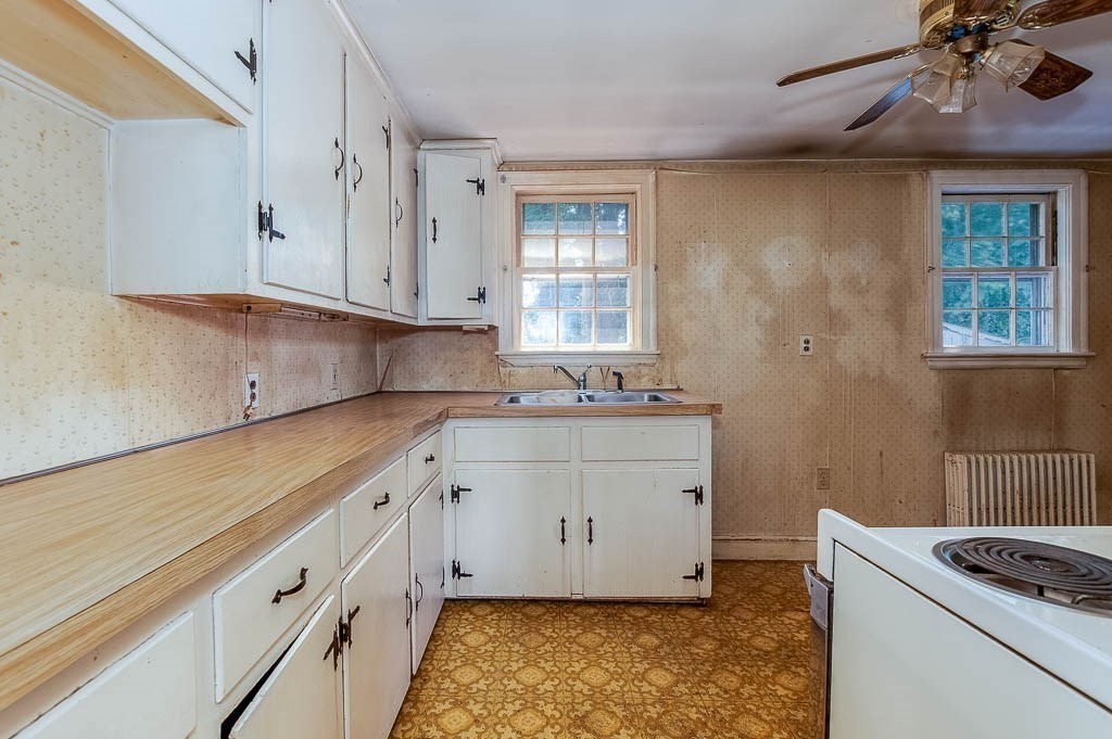 22 Londonderry Road Framingham, MA 01701 - Photo 3 of 24 Gallery Image 3