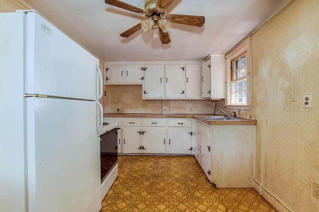22 Londonderry Road Framingham, MA 01701 - Photo 4 of 24 Gallery Image 4