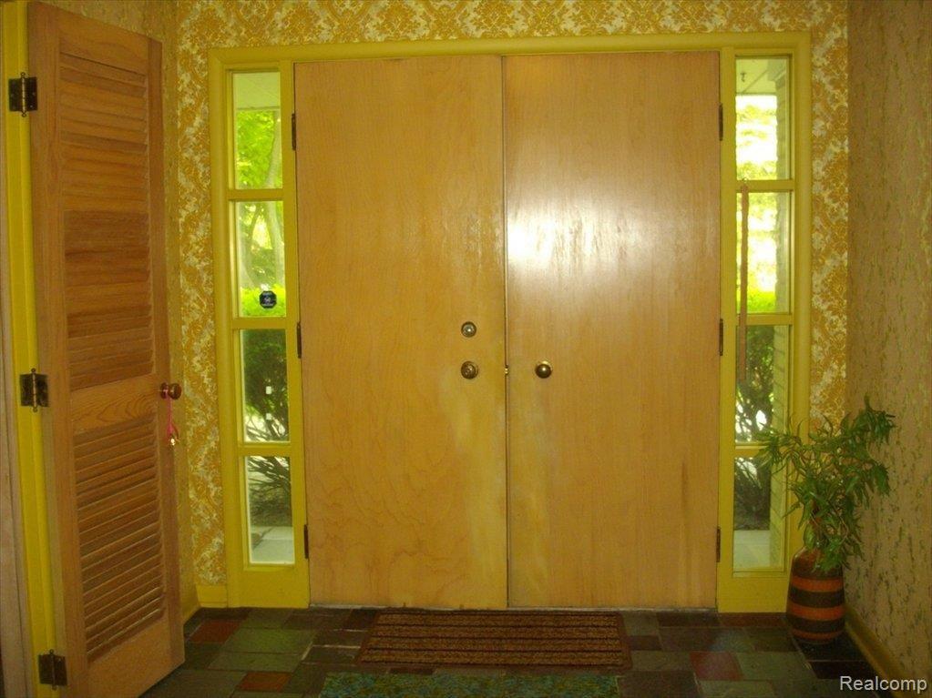 5170 Wing Lake Road Bloomfield Hills, MI 48302 - Photo 9 of 16 Foyer