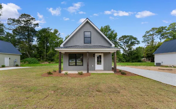 $209,000 | 402 South Magnolia Avenue, Andrews, SC 29510