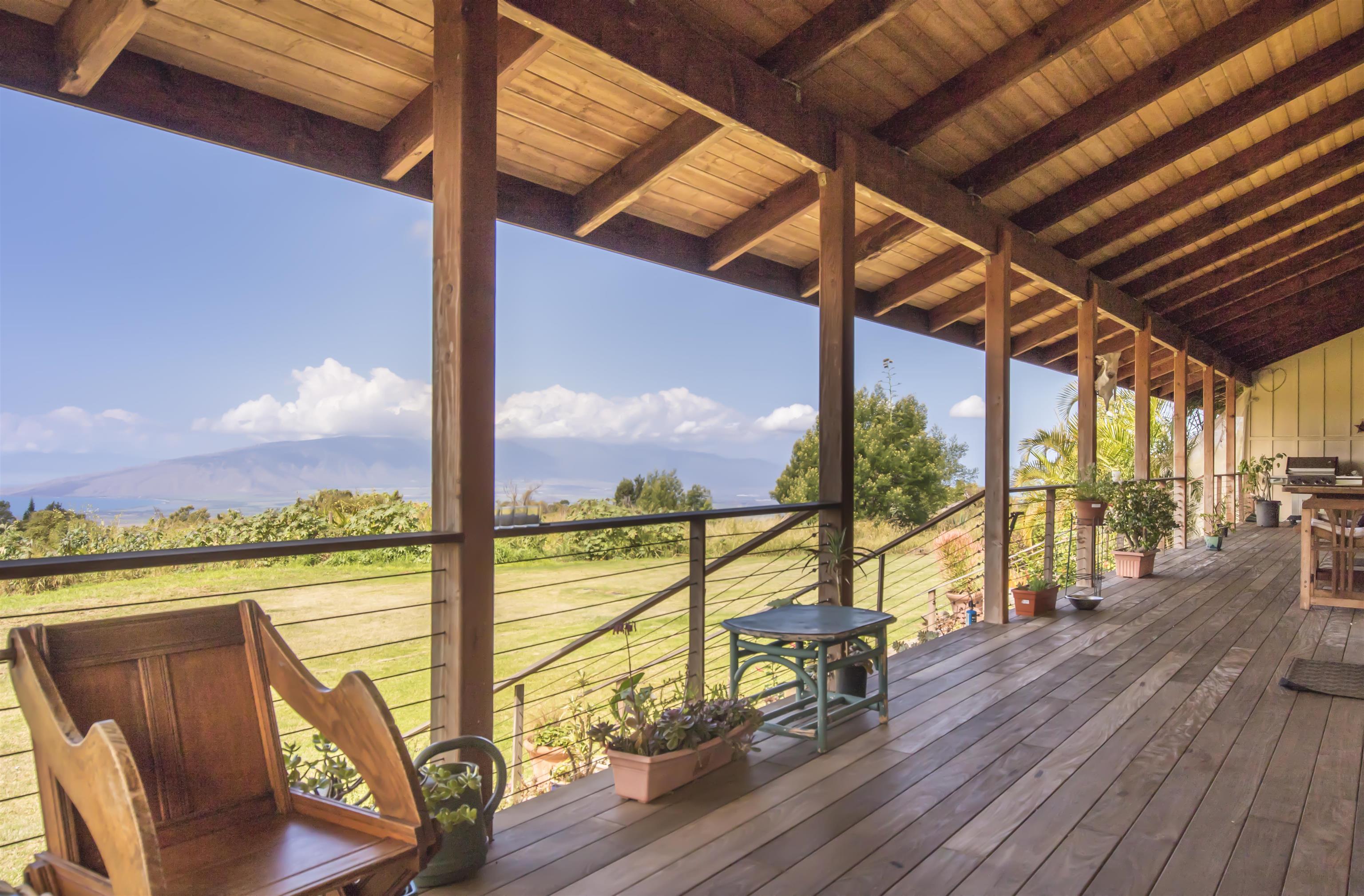 3402 Lower Kula Road Kula, HI 96790 - Photo 11 of 30 Deck