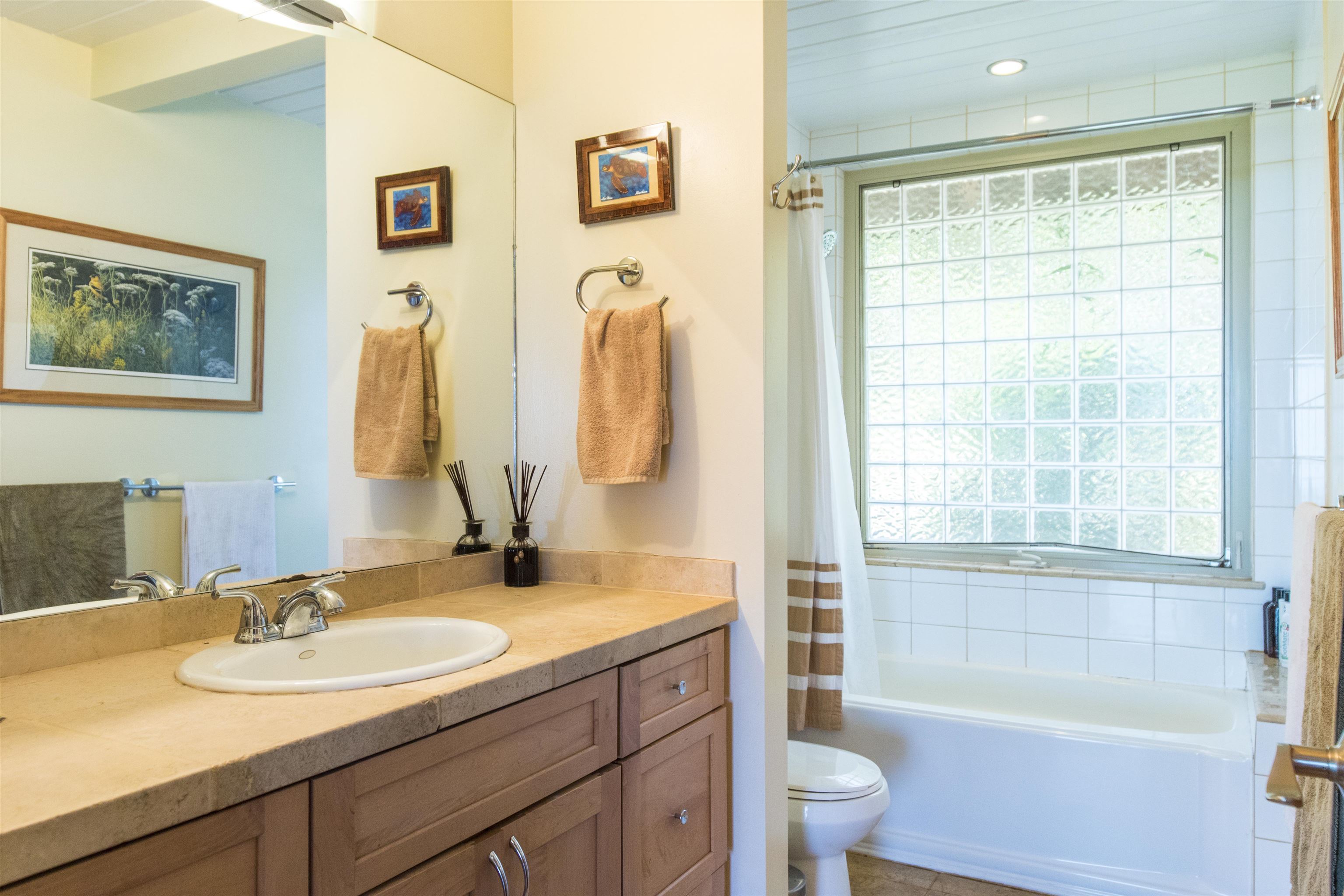 3402 Lower Kula Road Kula, HI 96790 - Photo 9 of 30 Bathroom