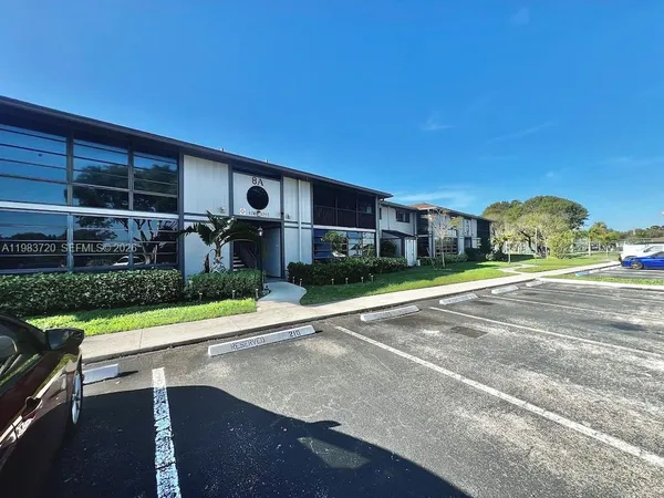 $1,900 | 9743 West McNab Road, Unit 209, Tamarac, FL 33321