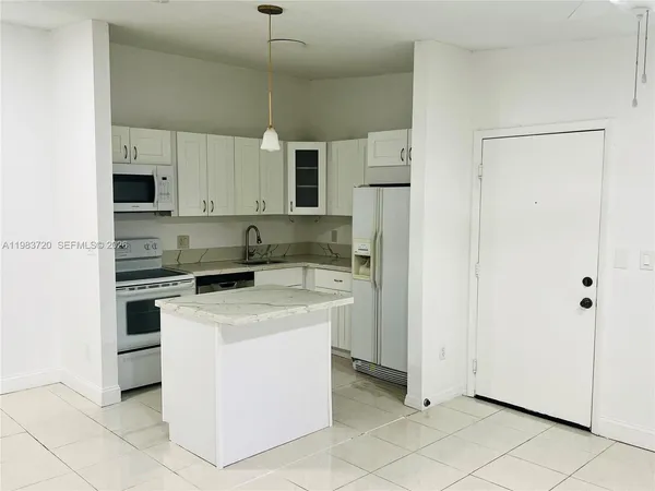 $1,900 | 9743 West McNab Road, Unit 209, Tamarac, FL 33321