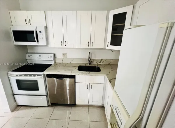 $1,900 | 9743 West McNab Road, Unit 209, Tamarac, FL 33321