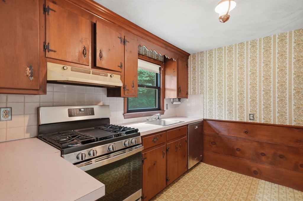 9 Conestoga Road Chelmsford, MA 01824 - Photo 8 of 26 Gallery Image 8