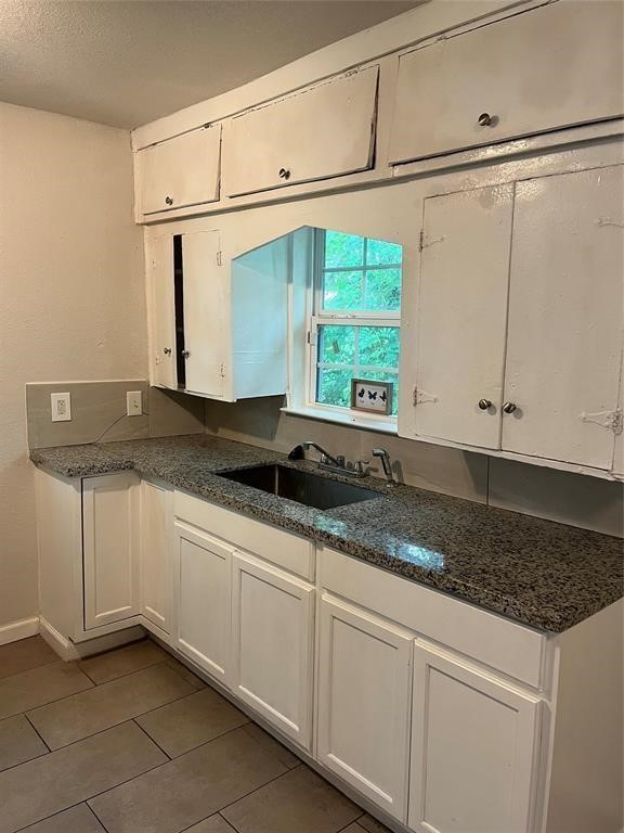 7227 St Augustine Street Houston, TX 77021 - Photo 11 of 20 a kitchen with granite countertop a sink and a stove
