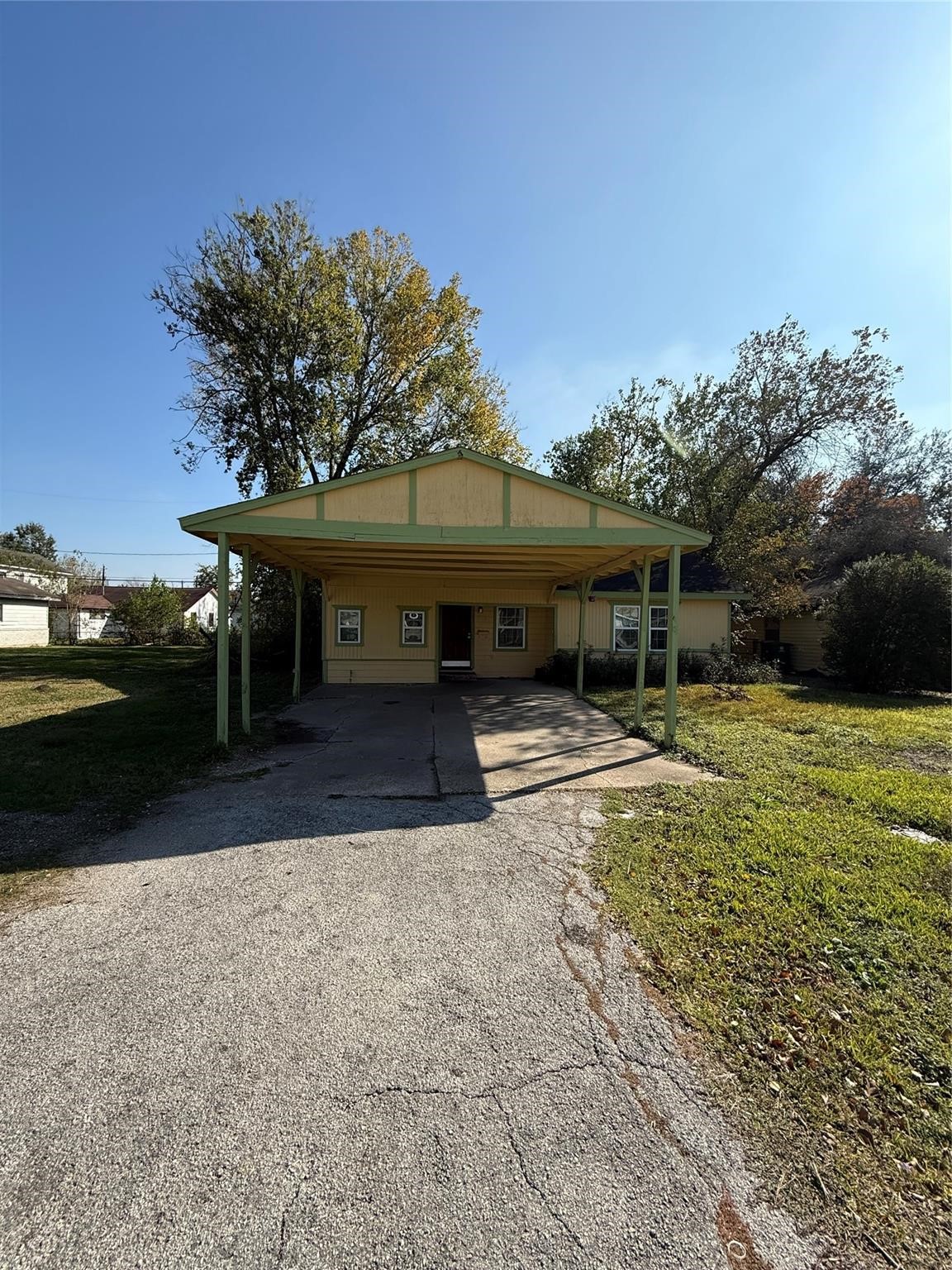 7227 St Augustine Street Houston, TX 77021 - Photo 3 of 20 a front view of a house with garden