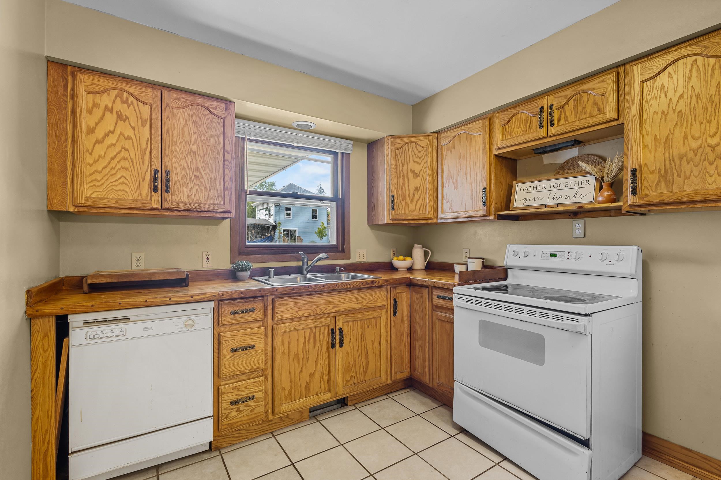 307 Martin Street Baraboo, WI 53913 - Photo 13 of 50