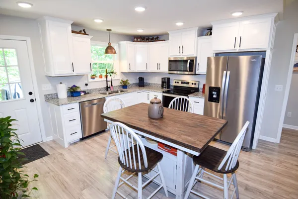 $369,900 | 421 Marlin Lane, Westmoreland, TN 37186