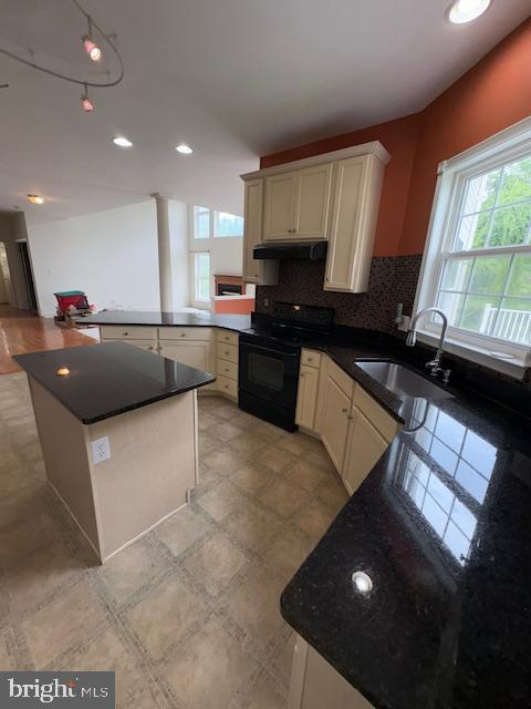 207 Margaux Circle Newark, DE 19702 - Photo 8 of 40 a kitchen with stainless steel appliances granite countertop a sink stove and cabinets