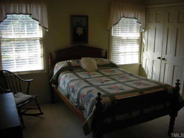 3310 Roundtree Court Raleigh, NC 27607 - Photo 8 of 10