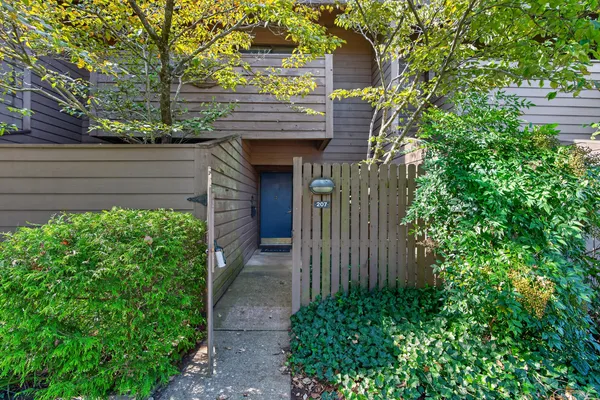 $220,000 | 750 Shaker Drive, Unit 207, Lexington, KY 40504