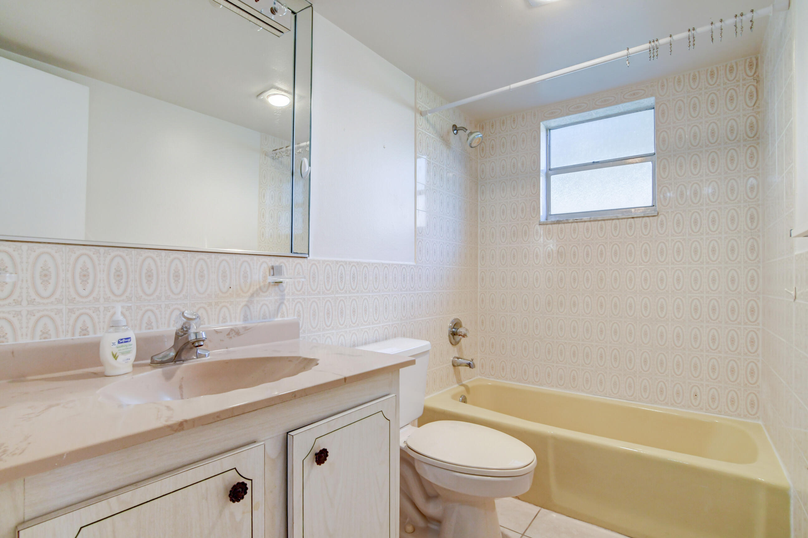 1201 Northwest 13th Street, Unit 331B Boca Raton, FL 33486 - Photo 19 of 69 guest bath
