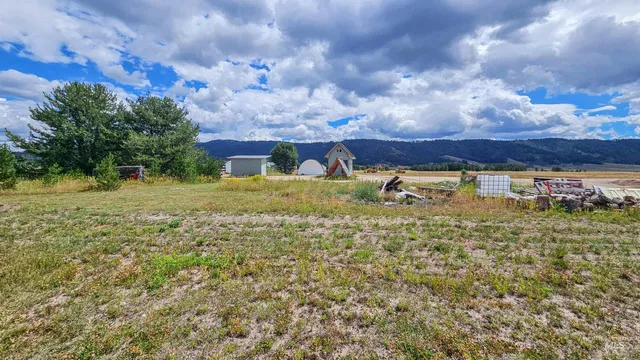$549,000 | 101 Sixty Lane, Cascade, ID 83611