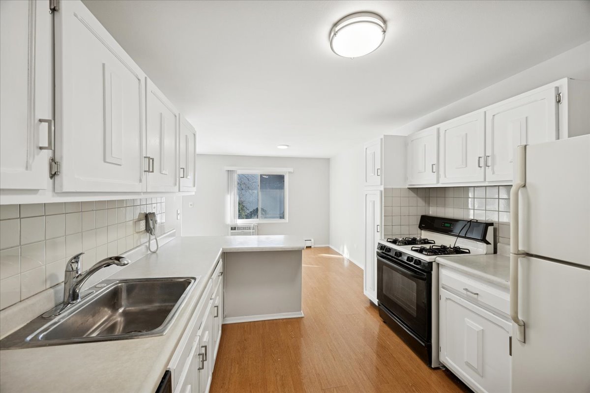 948 East Old Willow Road, Unit 204 Prospect Heights, IL 60070 - Photo 8 of 19