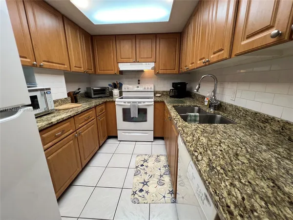 $3,500 | 125 South Ocean Avenue, Unit 603, Palm Beach Shores, FL 33404