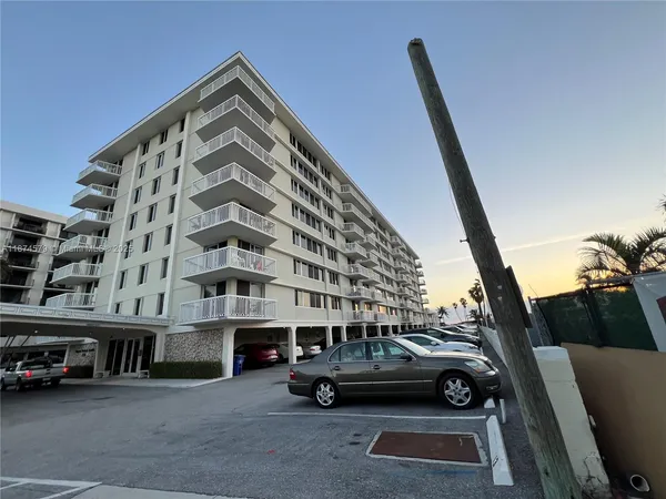 $3,500 | 125 South Ocean Avenue, Unit 603, Palm Beach Shores, FL 33404